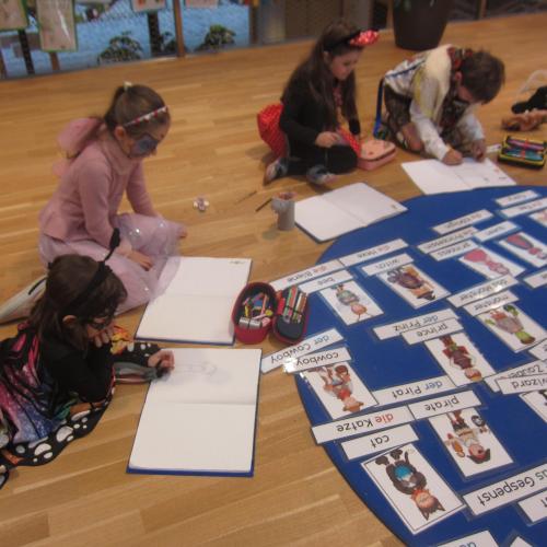 uNsiuNsinniger Donnerstagnniger Donnerstag