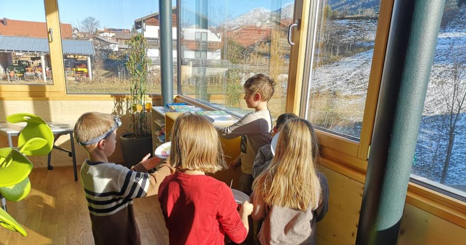 Sonnenuhr, Hologramm und Schattenbilder